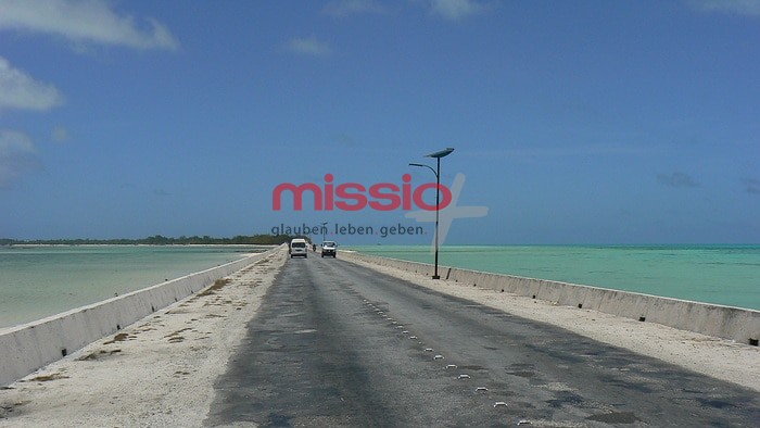 MI_17195 Kiribati, Tarawa, Dammstraße