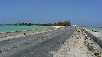 Kiribati, Tarawa, Dammstraße