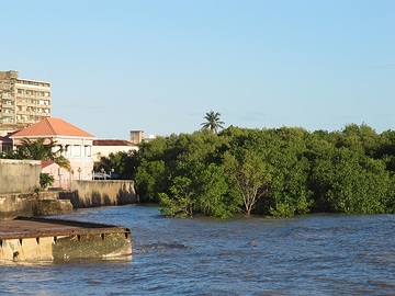 Mosambik, Stadt am Ufer